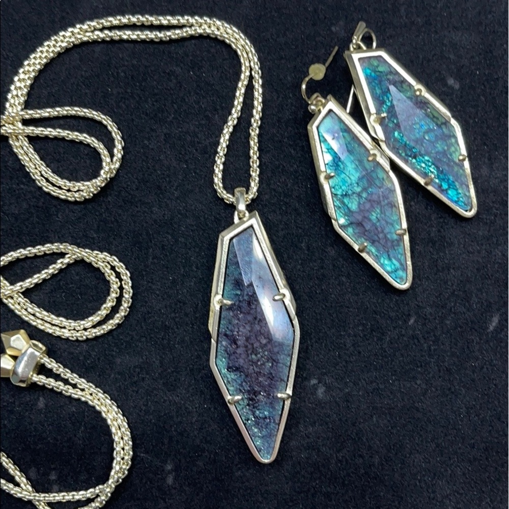 Kendra Scott set necklace & earrings. Gently used, comes with card & dust bags.